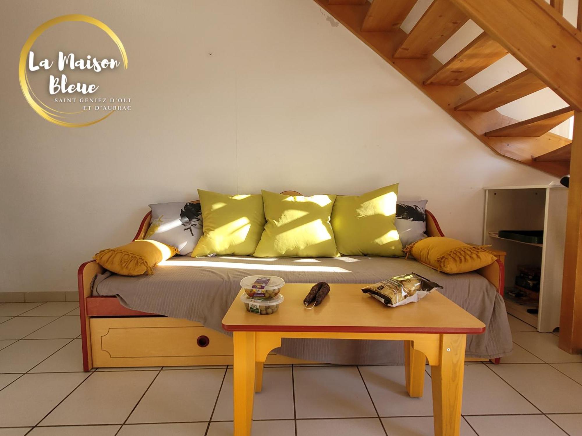 La Maison Bleue, Village Vacances, Piscine, Parking Saint-Geniez-dʼOlt Kültér fotó