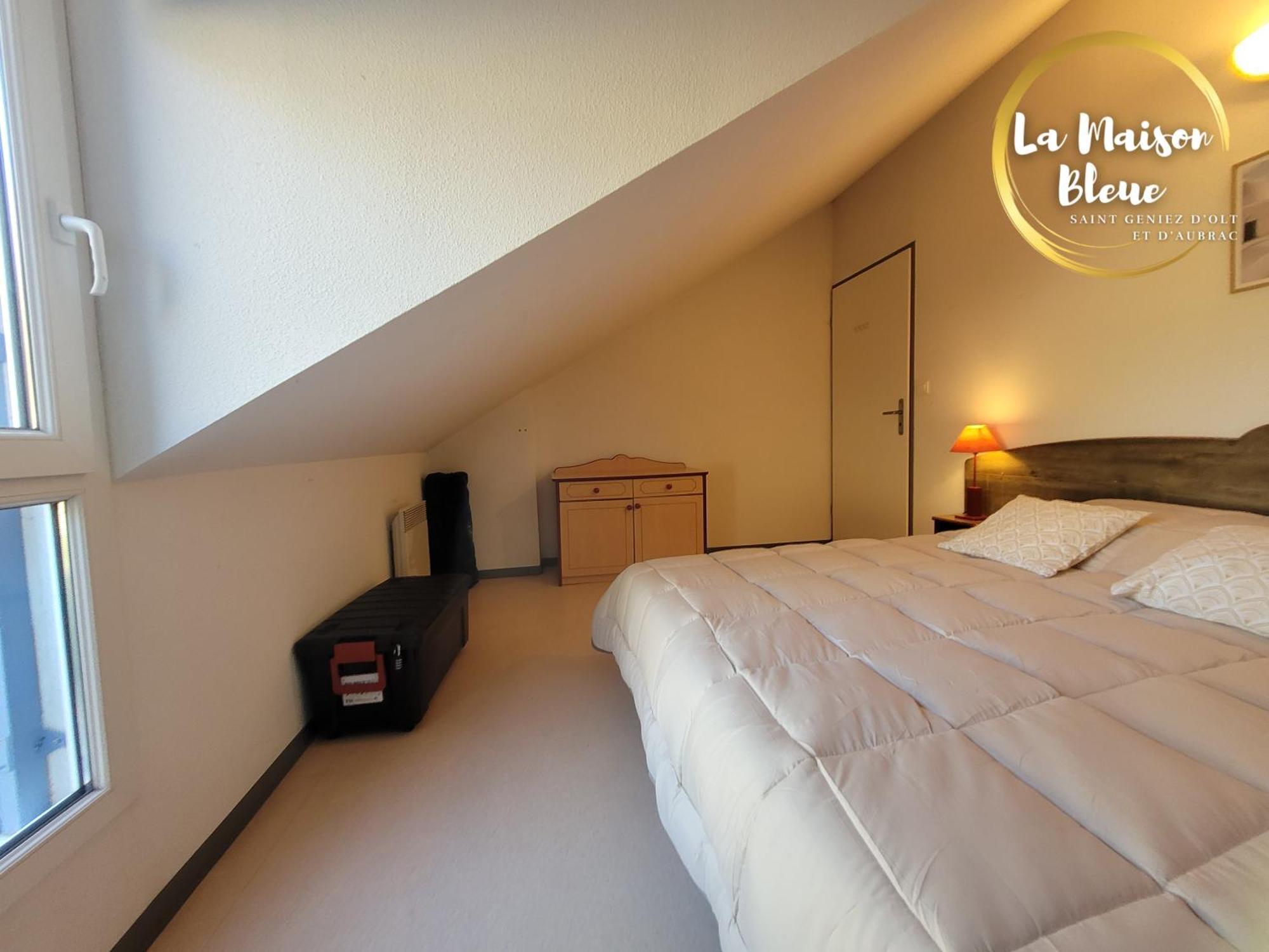 La Maison Bleue, Village Vacances, Piscine, Parking Saint-Geniez-dʼOlt Kültér fotó