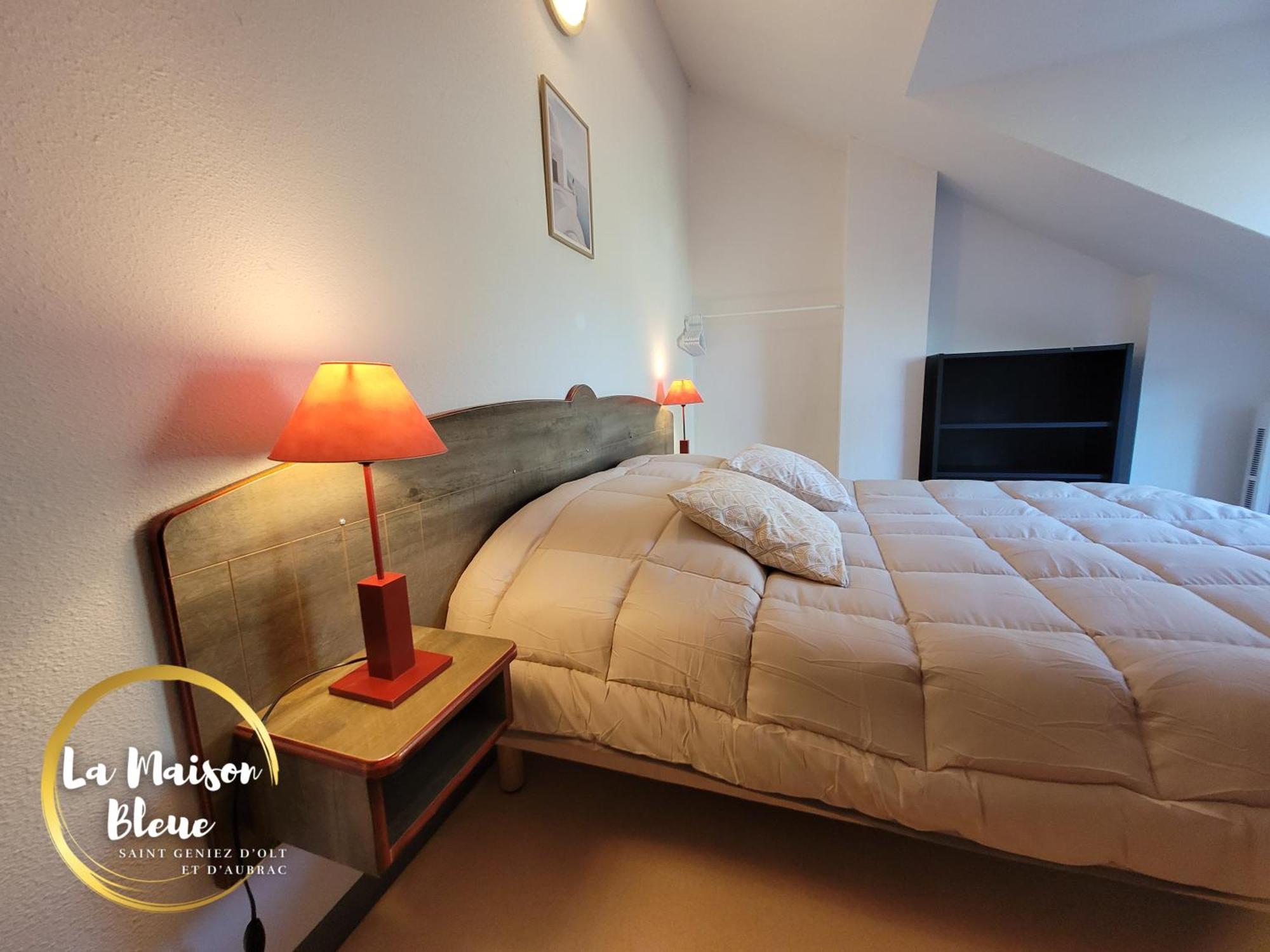La Maison Bleue, Village Vacances, Piscine, Parking Saint-Geniez-dʼOlt Kültér fotó