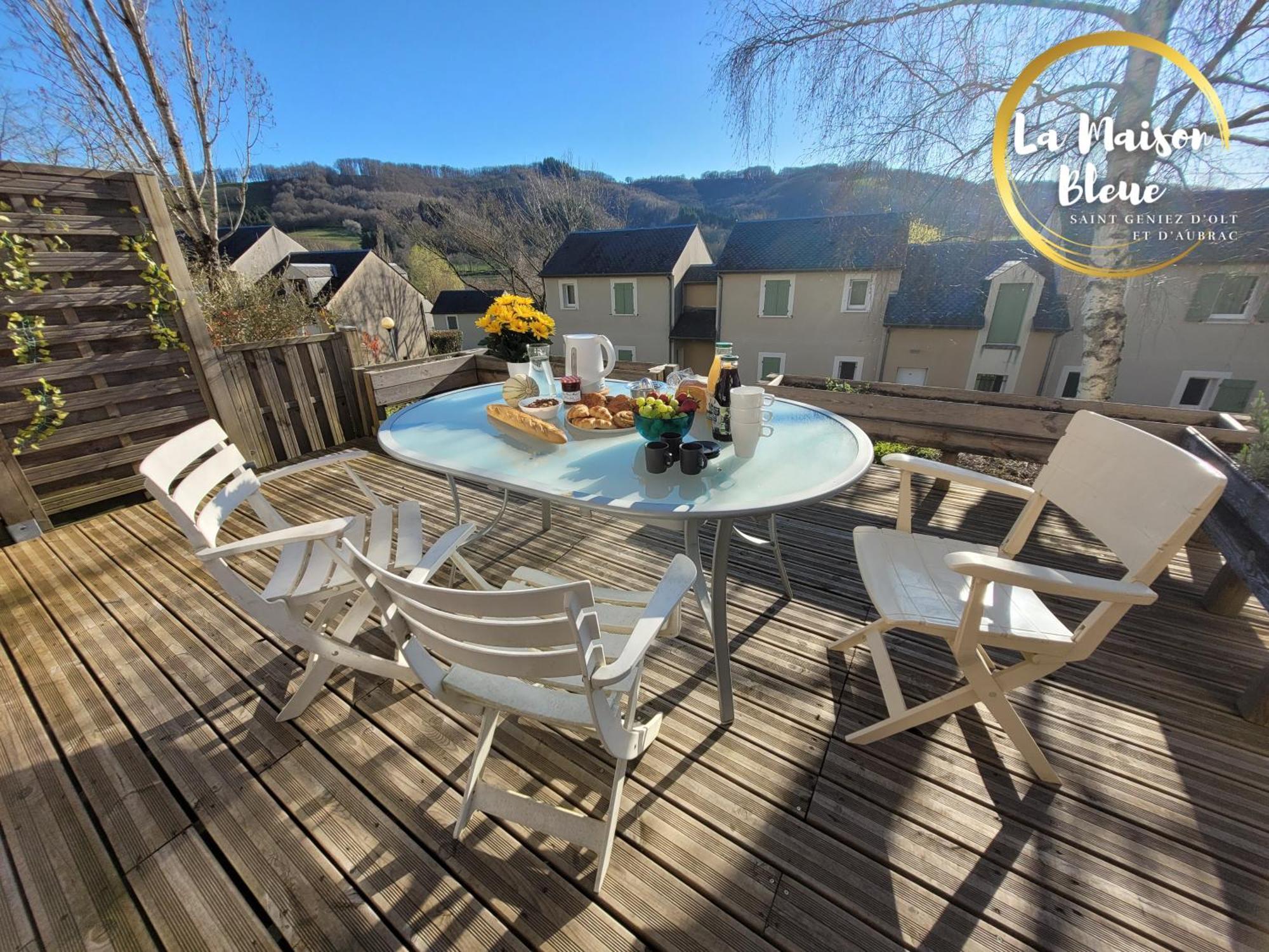 La Maison Bleue, Village Vacances, Piscine, Parking Saint-Geniez-dʼOlt Kültér fotó