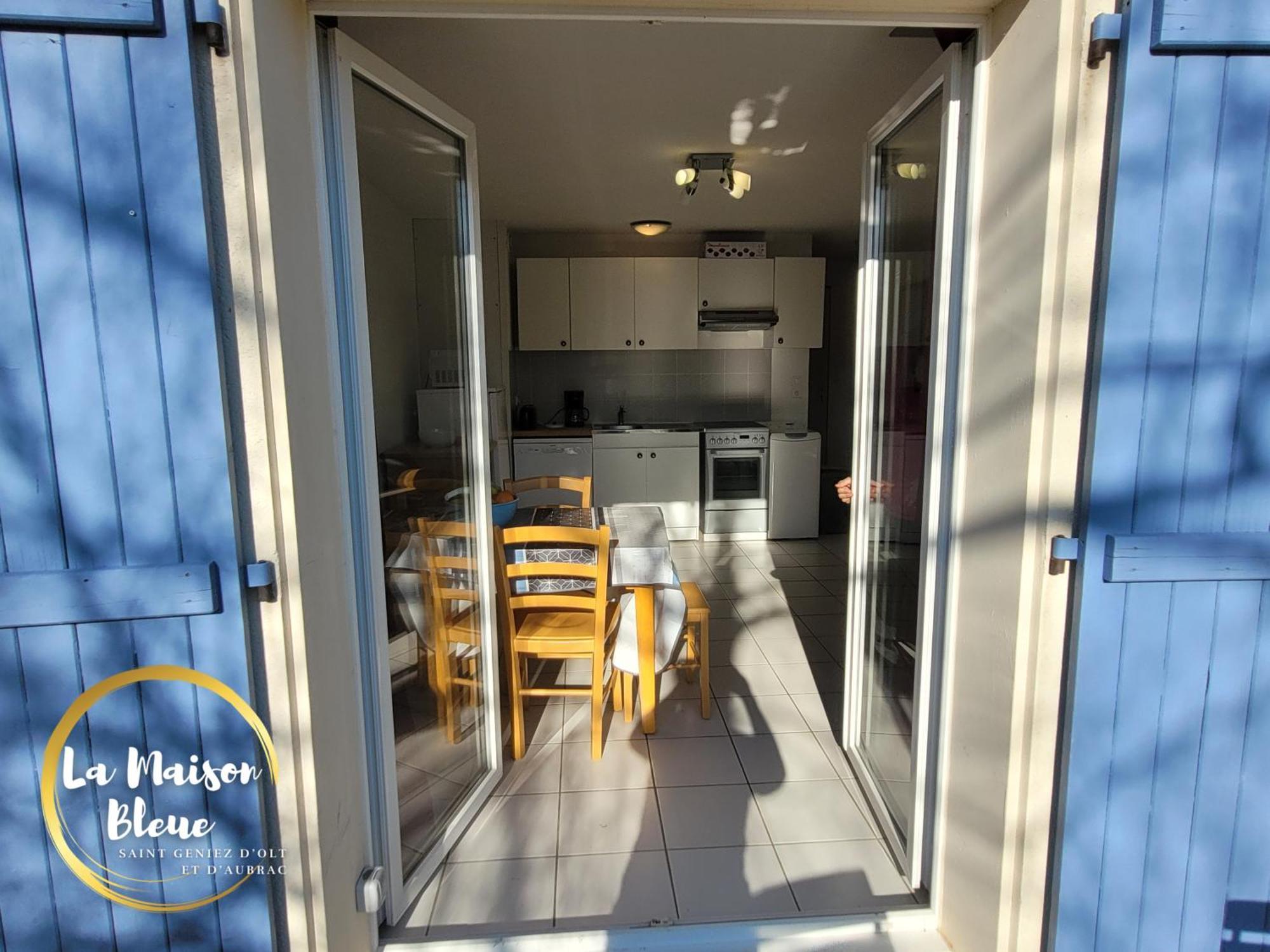 La Maison Bleue, Village Vacances, Piscine, Parking Saint-Geniez-dʼOlt Kültér fotó
