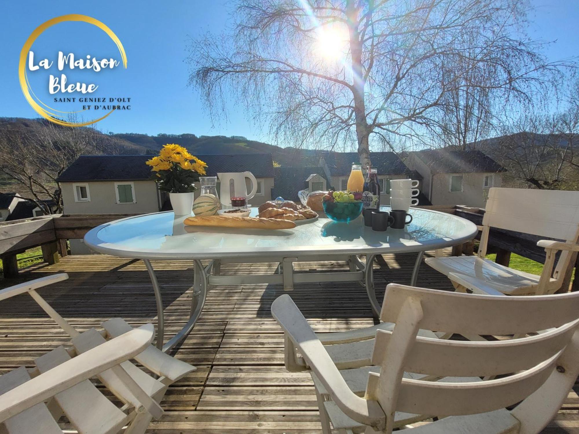 La Maison Bleue, Village Vacances, Piscine, Parking Saint-Geniez-dʼOlt Kültér fotó