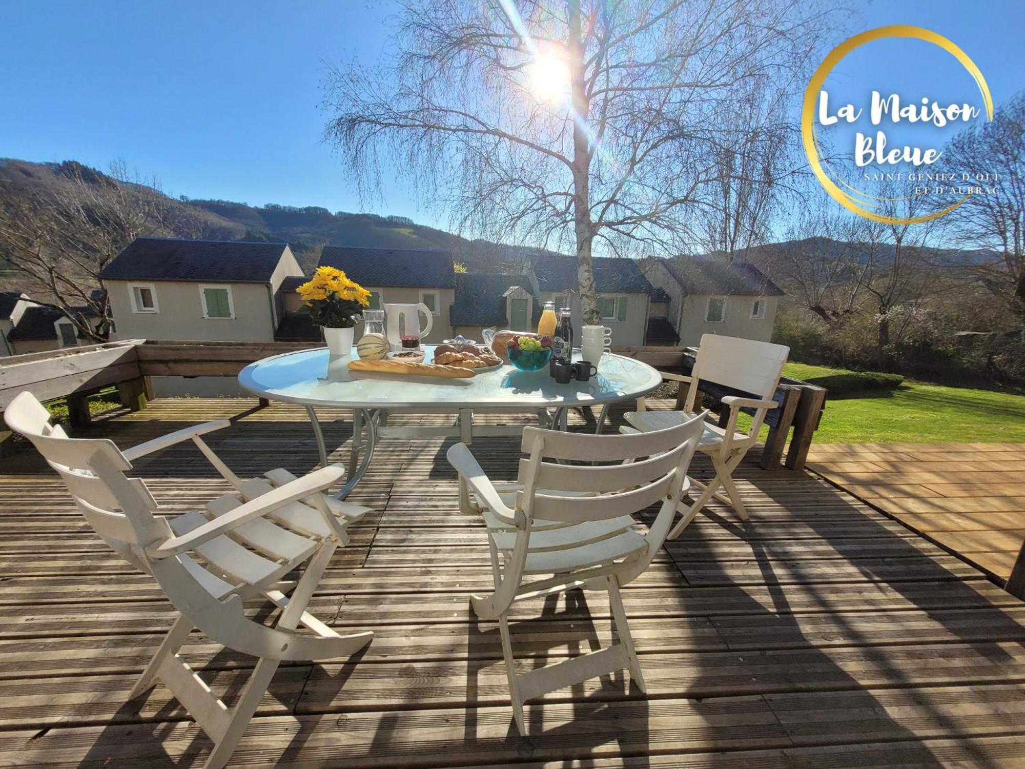 La Maison Bleue, Village Vacances, Piscine, Parking Saint-Geniez-dʼOlt Kültér fotó