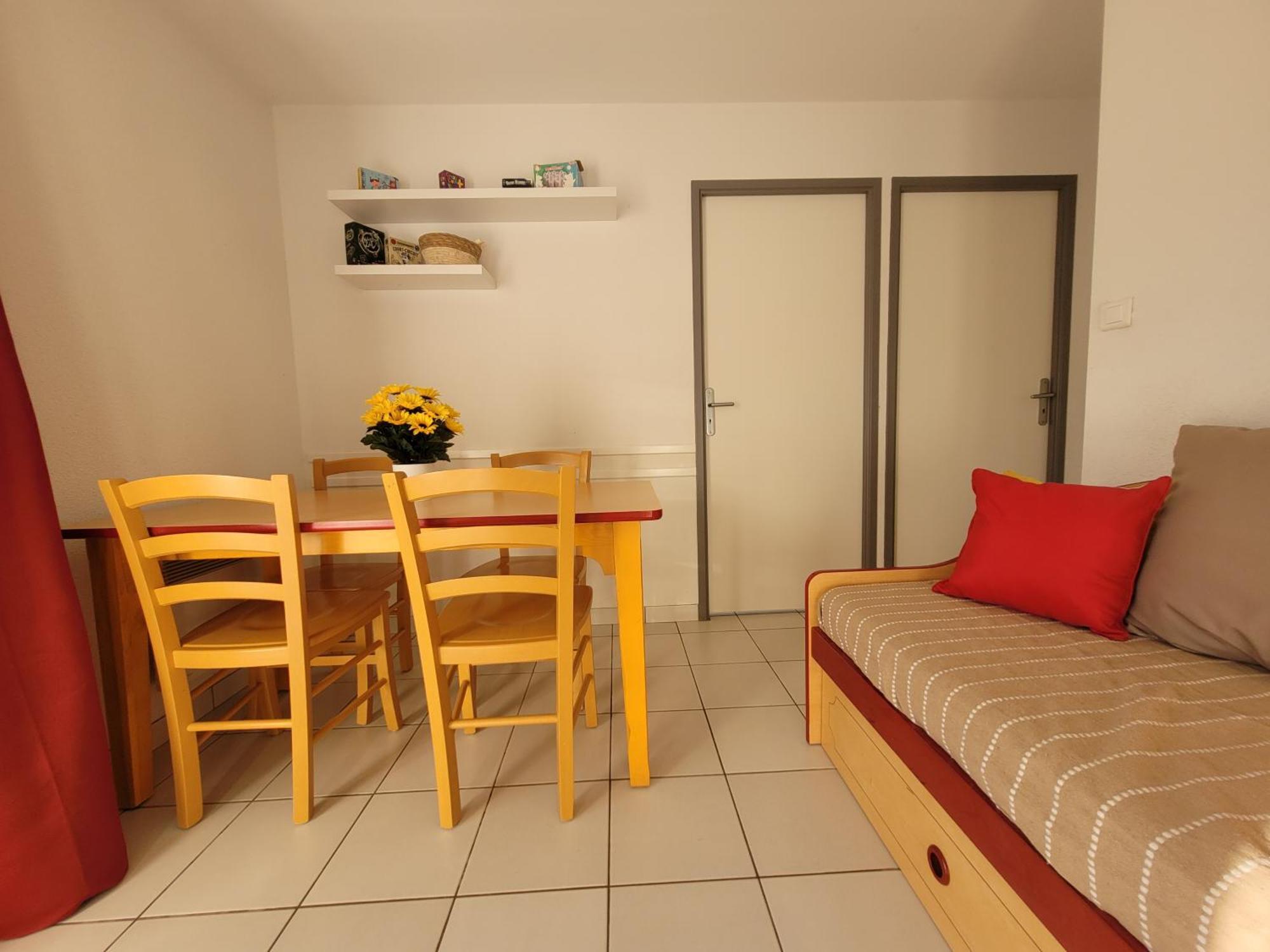 La Maison Bleue, Village Vacances, Piscine, Parking Saint-Geniez-dʼOlt Kültér fotó