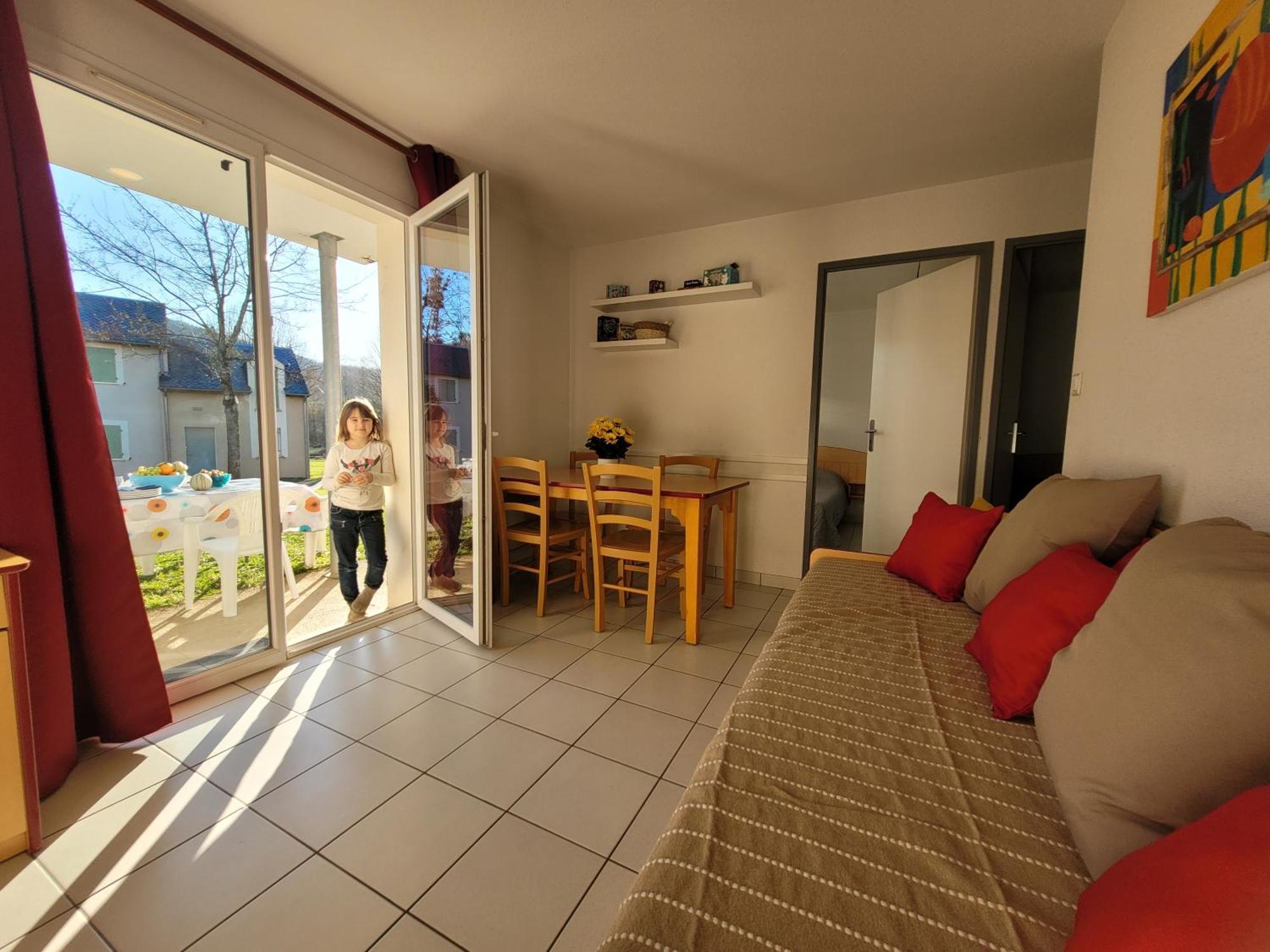 La Maison Bleue, Village Vacances, Piscine, Parking Saint-Geniez-dʼOlt Kültér fotó
