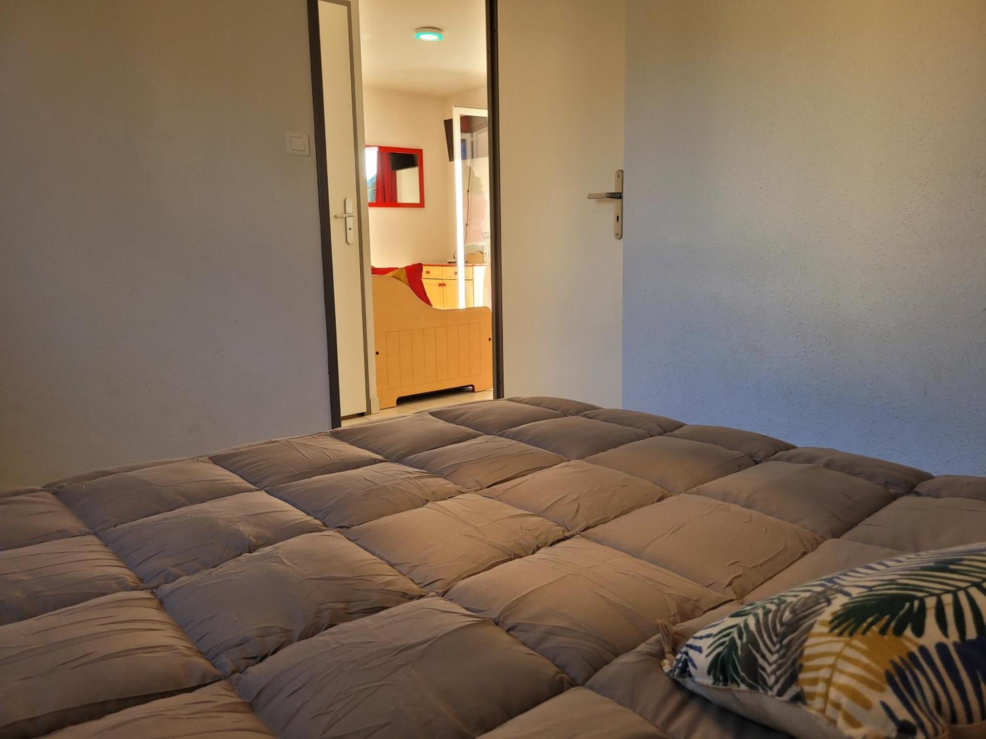 La Maison Bleue, Village Vacances, Piscine, Parking Saint-Geniez-dʼOlt Kültér fotó